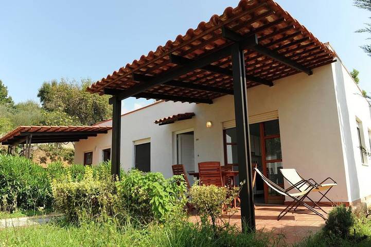 Ferienhaus für 5 Personen, mit Pool und Terrasse sowie Garten, mit Haustier
