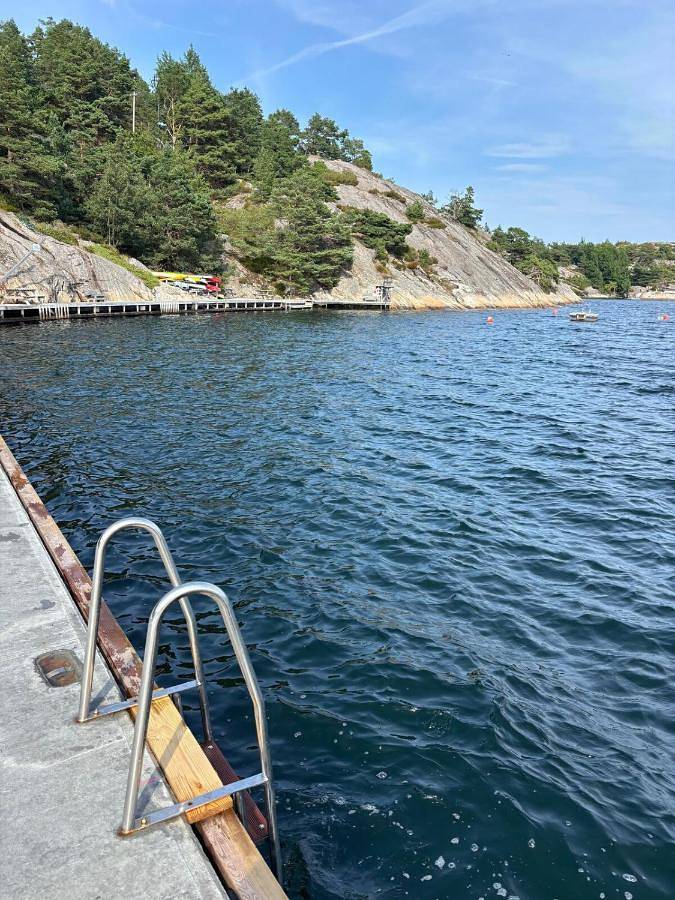 Peaceful seaside cabin with guest house - large private outdoor areas and boat available on request in Mandal