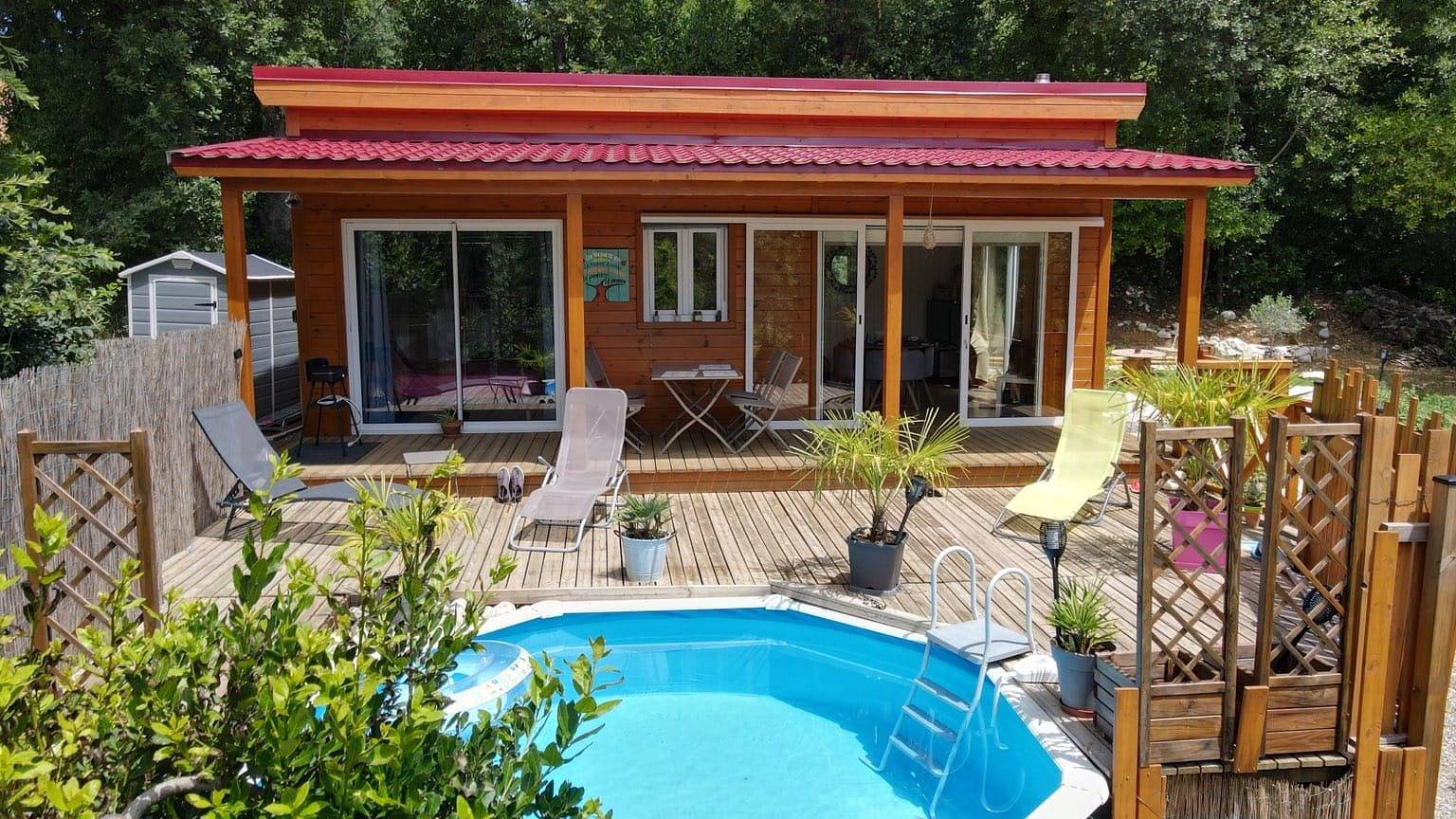 Chalet Matéo climatisé avec piscine privative in Saint-Alban-Auriolles, Ardèche