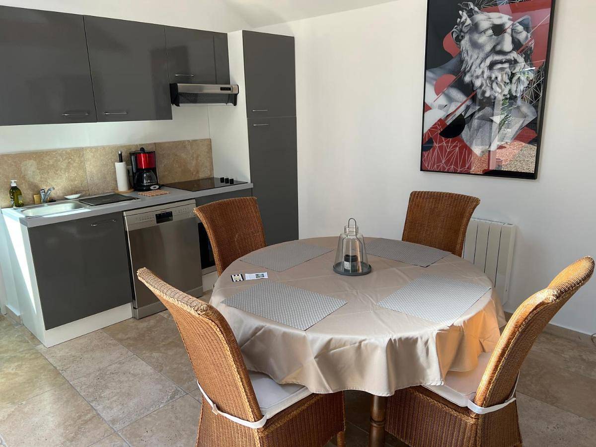 One-Bedroom House in Saint-Jean-aux-Bois, Oise