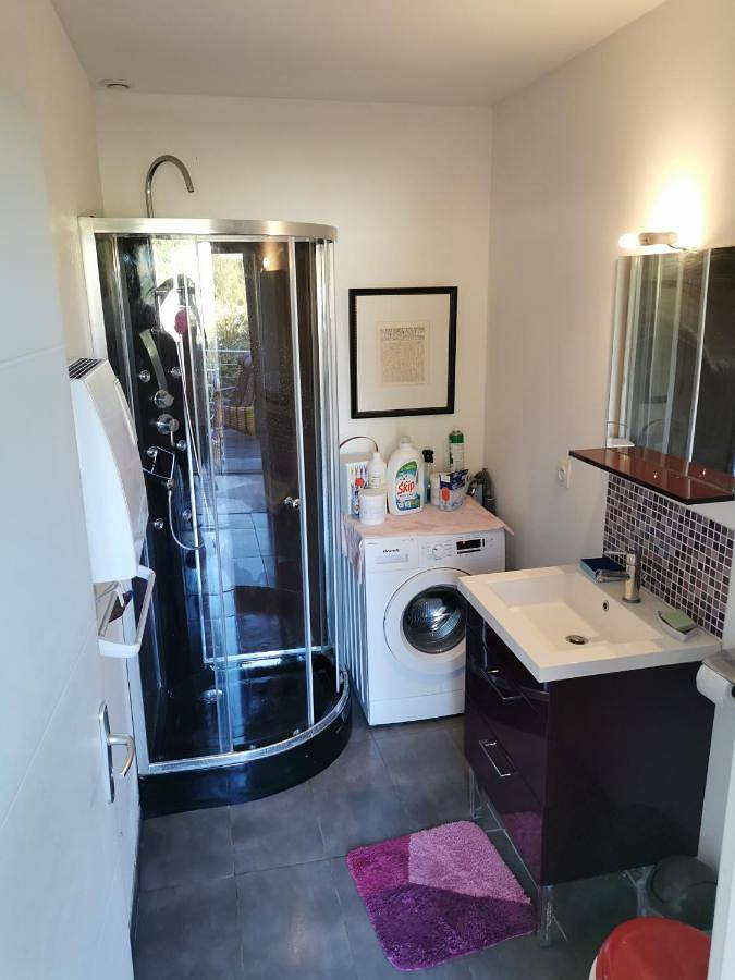 Gîte pour 2 personnes, avec piscine et terrasse ainsi que jardin et vue à Claret - 2