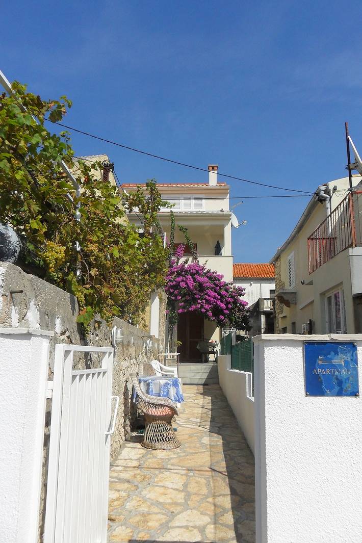 Ganze Wohnung, 1-Zimmer-Ferienwohnung mit Terrasse und Meerblick Zadar - Diklo, Zadar -a in Zadar Stadt, Zadar (Kommun)