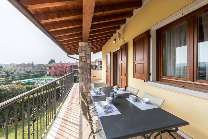 Appartamento intero, Appartamento Borgo delle Colline con piscina, terrazza e Wi-Fi - animali ammessi in Manerba del Garda, Prealpi Gardesane