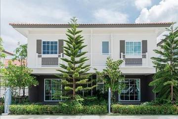 Location de vacances pour 8 personnes, avec terrasse et piscine à Pattaya