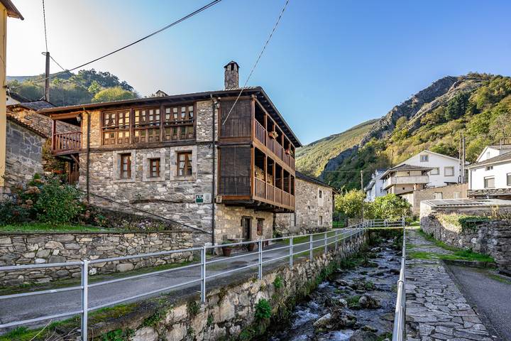Casa rural para 10 personas, con balcón en Parque Natural de las Fuentes del Narcea, Degaña e Ibias