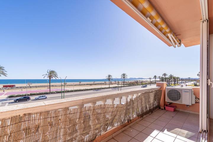 Ferienwohnung für 6 Personen, mit Meerblick und Balkon sowie Terrasse und Pool in Empuriabrava - 2