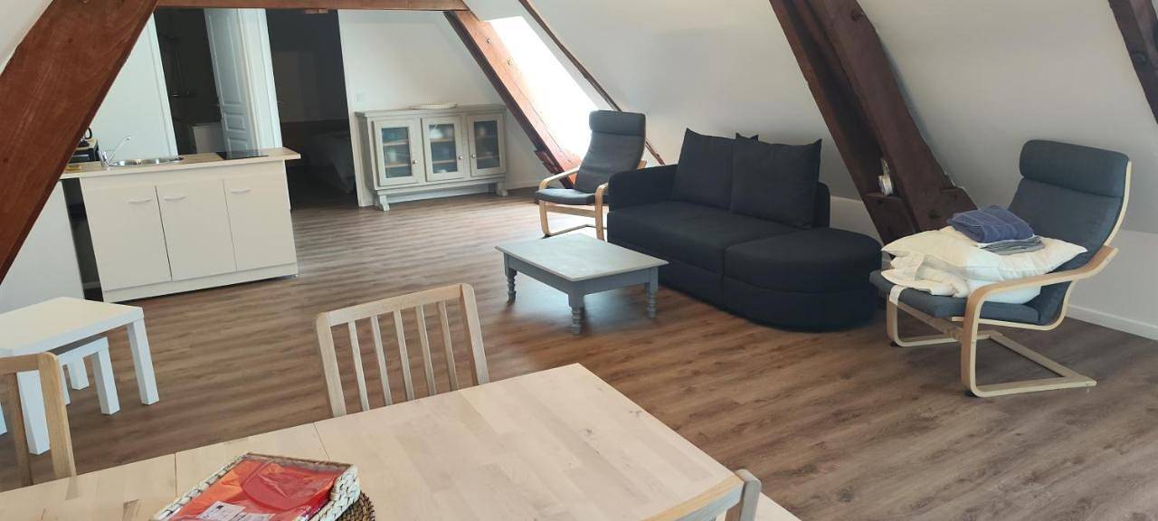 Six-Bedroom House in Sylvains-les-Moulins, Région d'Évreux