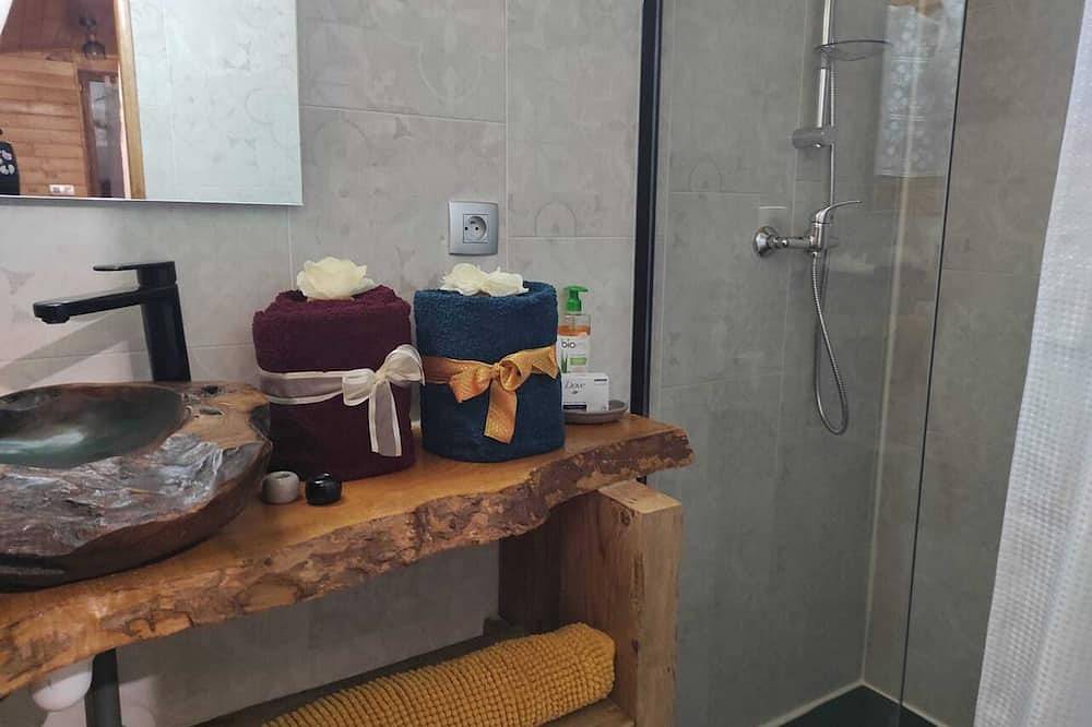 Homerez - Country caravan with spa in Cabariot in Cabariot, Rochefort region