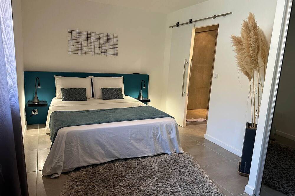 Un Petit Coin de Provence ★★★★ Contemporary house with private heated pool in Istres in Istres, Istres region