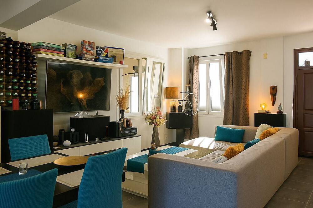 Modern room with sea view in Villa private pool fitness room in Oroklini in Distrito de Larnaca