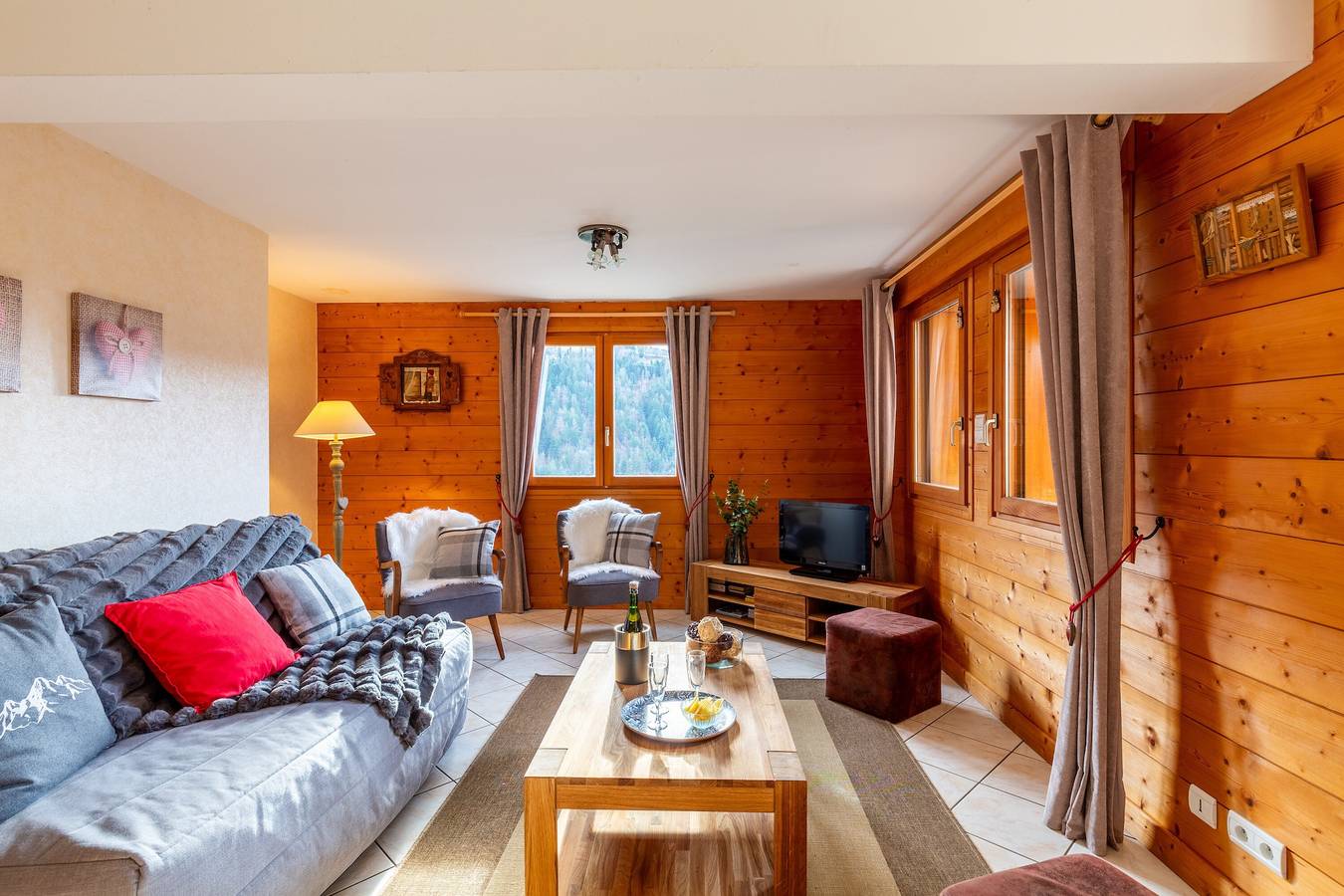 Ganze Wohnung, Geräumige, möblierte Wohnung – Aravis-Gebirge, mit Bergblick in Le Grand-Bornand, Annecy und Umgebung