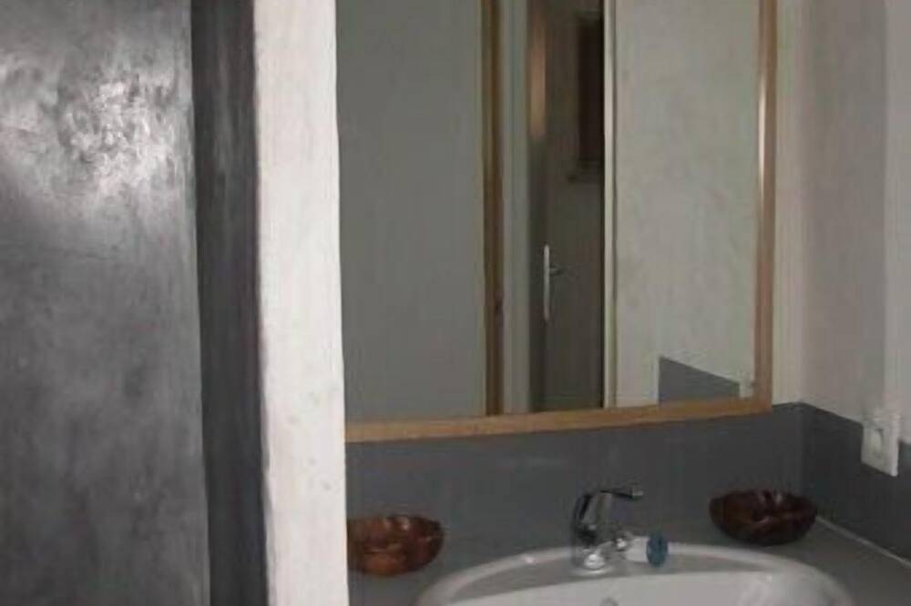 Mazet de charme, entièrement rénové, très calme, dans pinède, près du centre in Nîmes, Région de Nîmes
