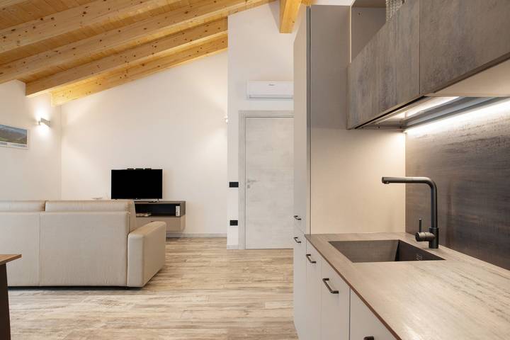 Appartamento intero, Appartamento 'Alice' con Vista Montagna, Wi-Fi e Aria Condizionata in Caiolo (Borgo), Caiolo