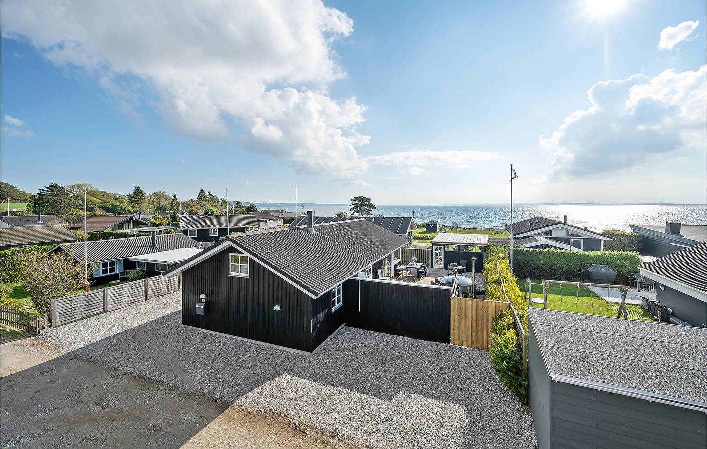 Ferienhaus für 4 Personen mit Terrasse in Følle Strand, Süddjursland
