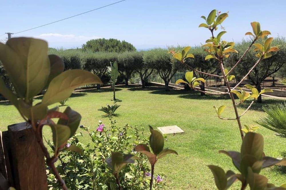 Entire apartment, 1 Bedroom Condo in Capo Vaticano in Faro Capo Vaticano, Vibo Valentia Province