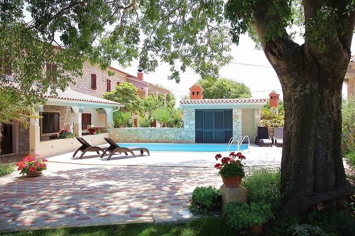 Ganze Wohnung, Ferienunterkunft mit Pool, Klima, WLAN, Grill in Krnica, Marčana