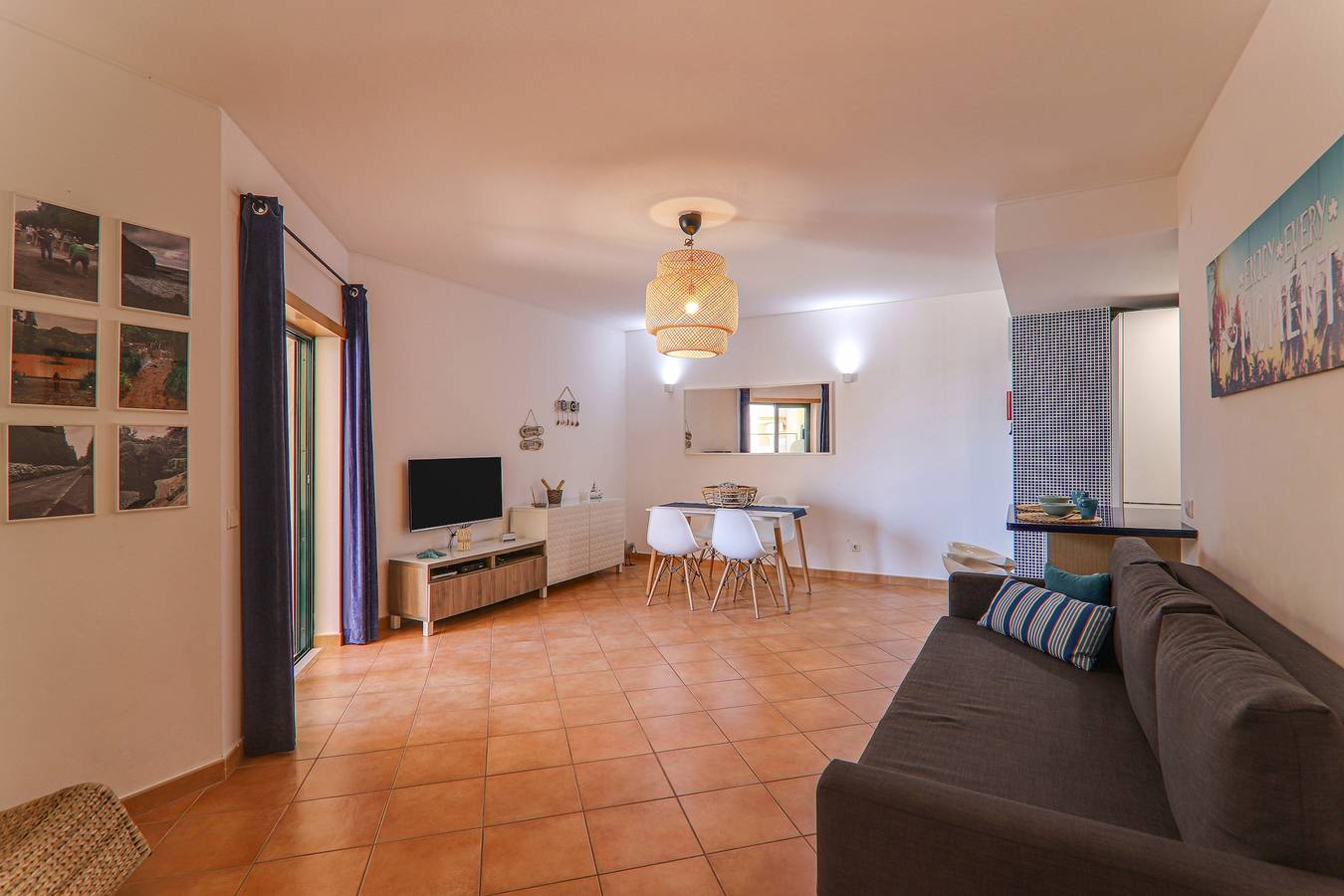 Apartamento inteiro, Apartamento 'Olival Beach' com Vista Mar, Piscina Partilhada e Wi-Fi in Armação de Pêra (costa), Armação de Pêra