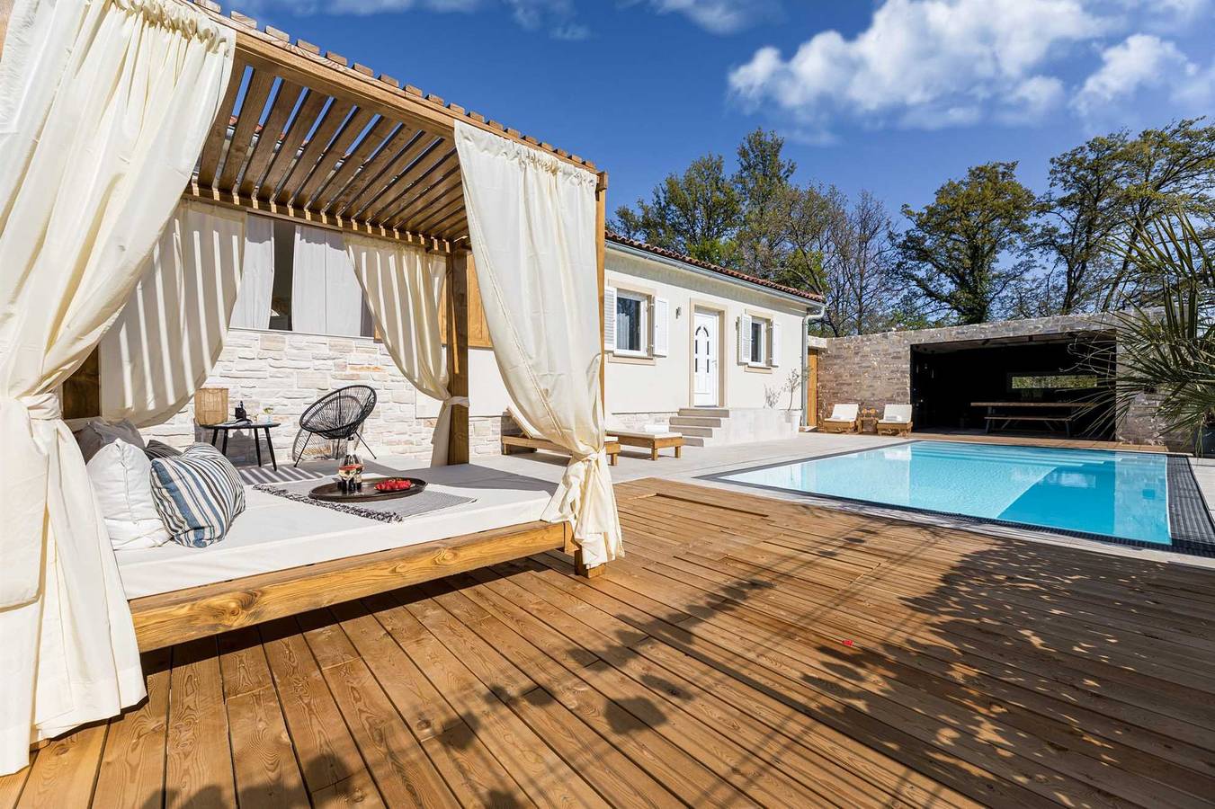 Villa Luna mit beheiztem Pool & E-Bikes in Županje, Polje
