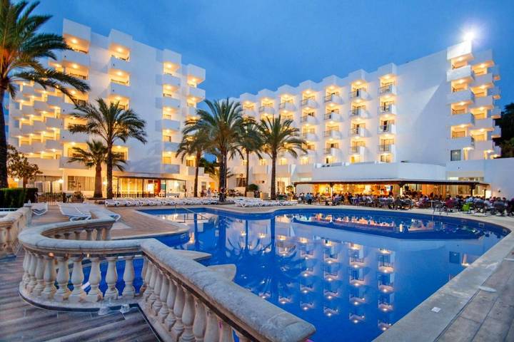Hotel, mit Balkon und Terrasse sowie Garten und Kinderpool in Maioris Decima