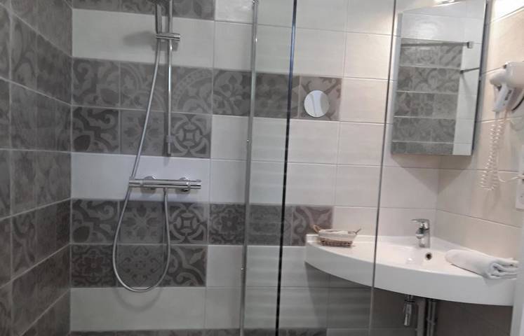 Hôtel pour 2 personnes, avec piscine et jardin dans Séreilhac - 3