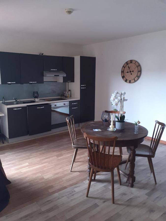 Double Room with Balcony in Rogny-les-Sept-Écluses, Région d'Auxerre