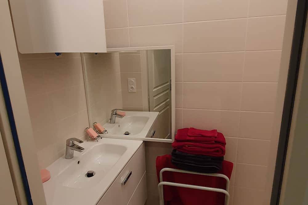 Appartement entier, Logement tout équipé dans village calme, proche Ambérieu-en-Bugey in Douvres (Ain), Belley