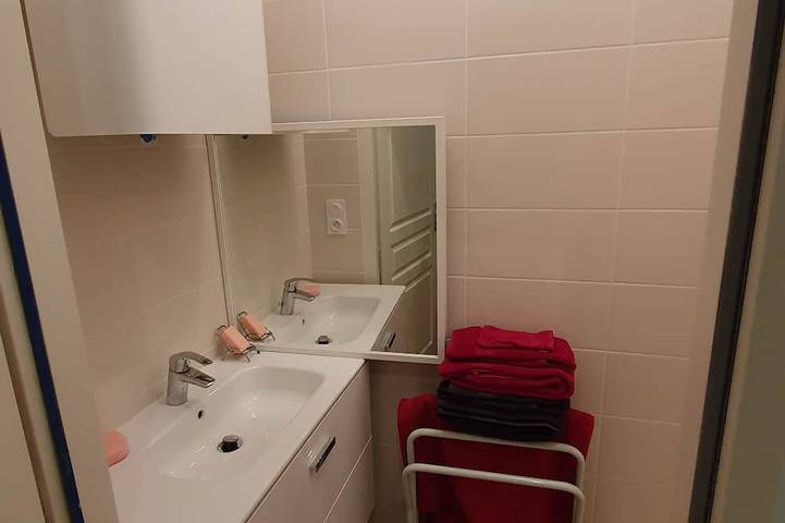 Apartamento entero, Fully-equipped accommodation in a quiet village near Ambérieu-en-Bugey in Douvres, Belley