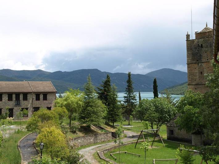Location de vacances pour 2 personnes, avec jardin ainsi que terrasse et piscine à Aínsa - 2