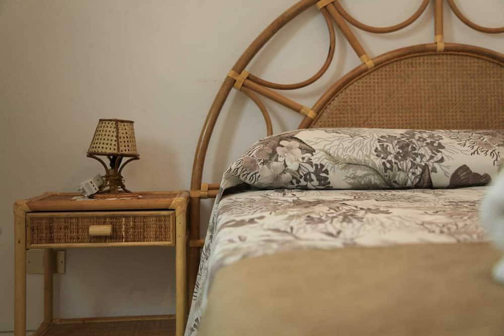 Relax in Style:Spacious 4-Bedroom Villa Rosetta Near Palermo's Coastal Treasures in Carini, Provincia de Palermo