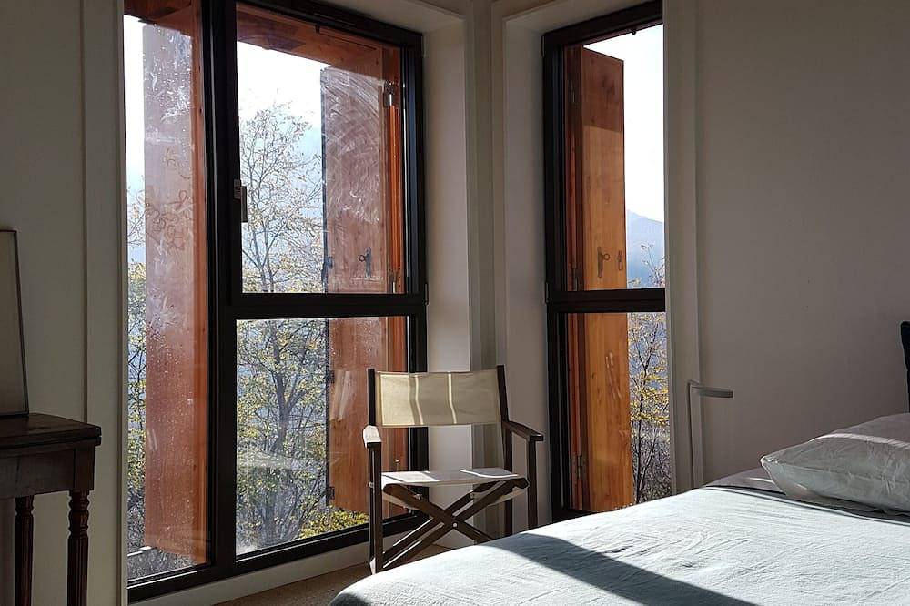 Chalet contemporain d'architecte. Ski à Serre Chevalier et Montagne l'été in Puy-Saint-André, Serre Chevalier