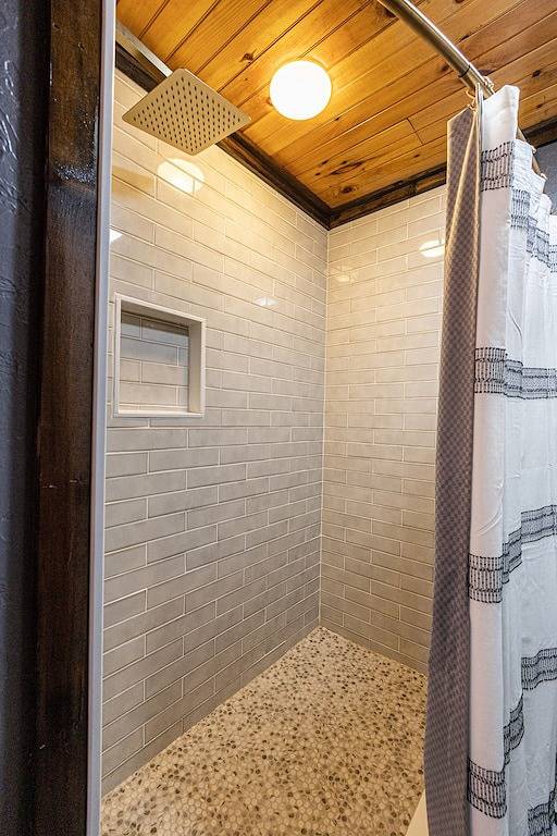 Log cabin for 11 people, with hot tub and terrace in Fontana Lake