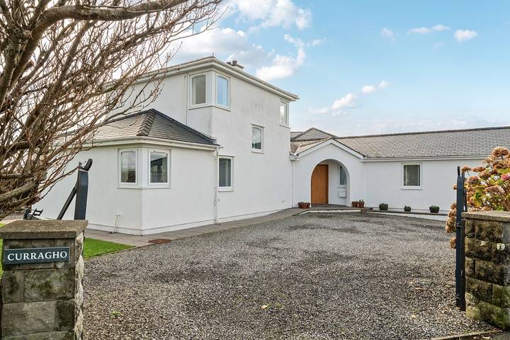 Holiday home for 8 people, with garden in Trearddur Bay