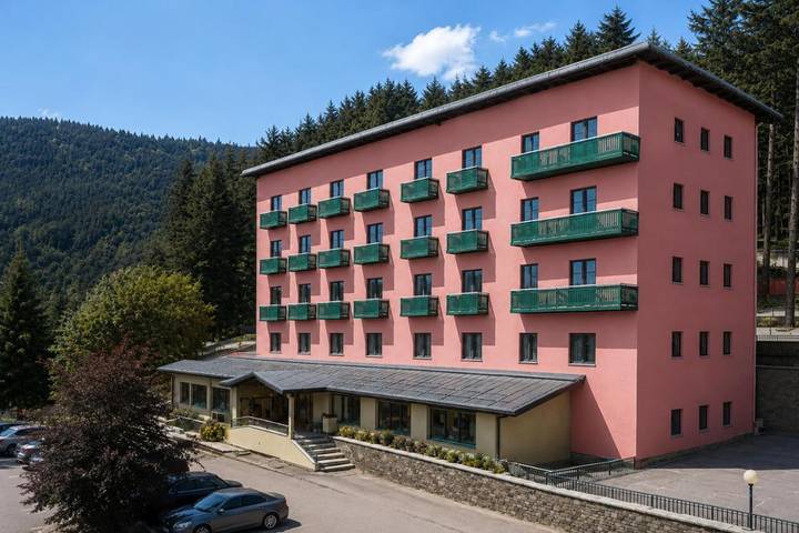 Appart’hôtel pour 4 personnes, avec balcon et jardin ainsi que jacuzzi et sauna