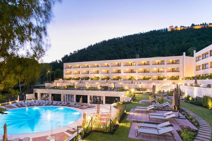 Hotel para 5 pessoas, com Varanda e Terraço e ainda Jardim and Piscina infantil em Sesimbra