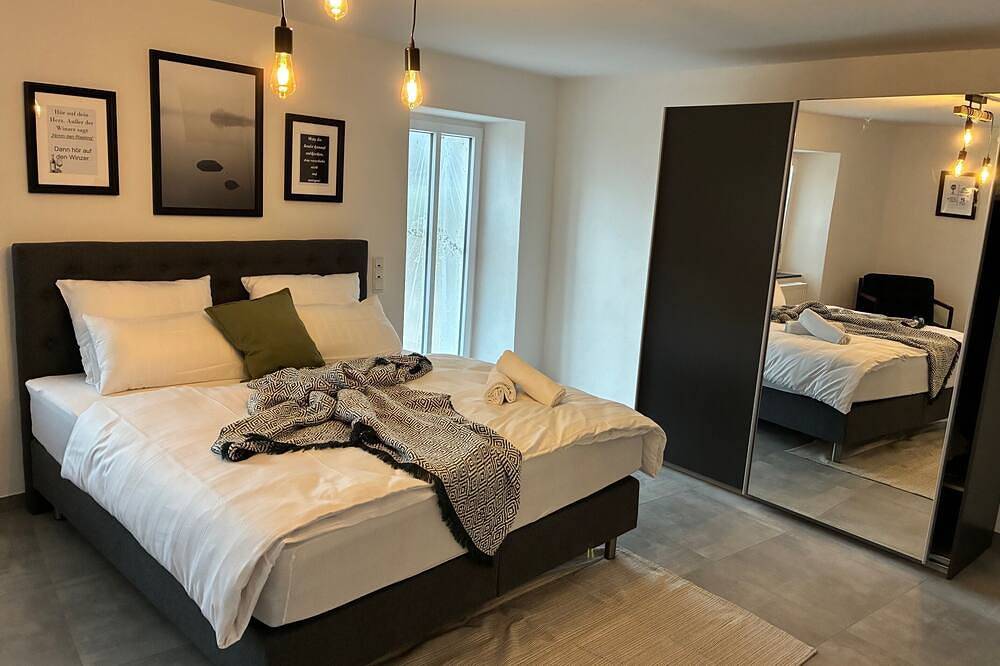 Geheel appartement, Apartment - ground floor apartment, 70 qm², new kitchen, terrace, parking lot, modern, up to 4 pers in Piesport, Bernkastel-Kues en Omgeving