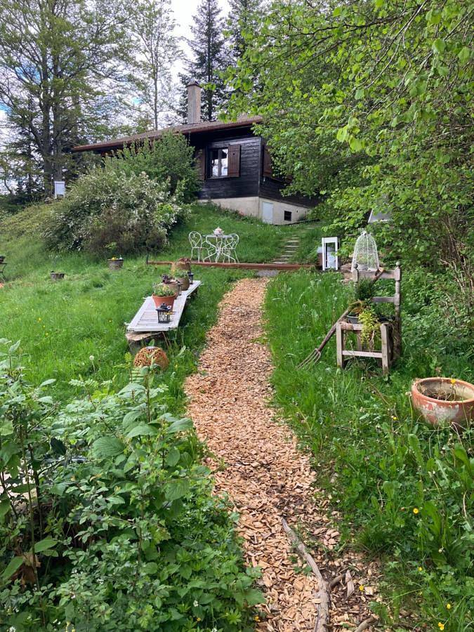 Gîte pour 6 personnes, avec vue sur le lac ainsi que vue et jardin, animaux acceptés dans Le saut du Doubs