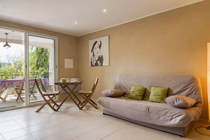 Schönes  Ferienhaus mit Klimaanlage,  W-Lan, Tv, Terrasse und Haustiere erlaubt in Bauduen, Brignoles Region