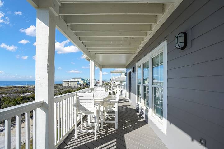 Vacation rental for 14 people, with balcony and yard as well as pool, with pets in Cape San Blas