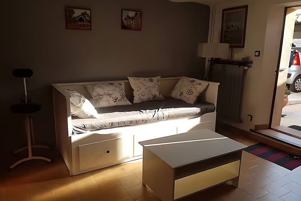 Small apartment under villa with shops near swimming pool 30mm from the sea in La Bouilladisse, Marseille und Umgebung