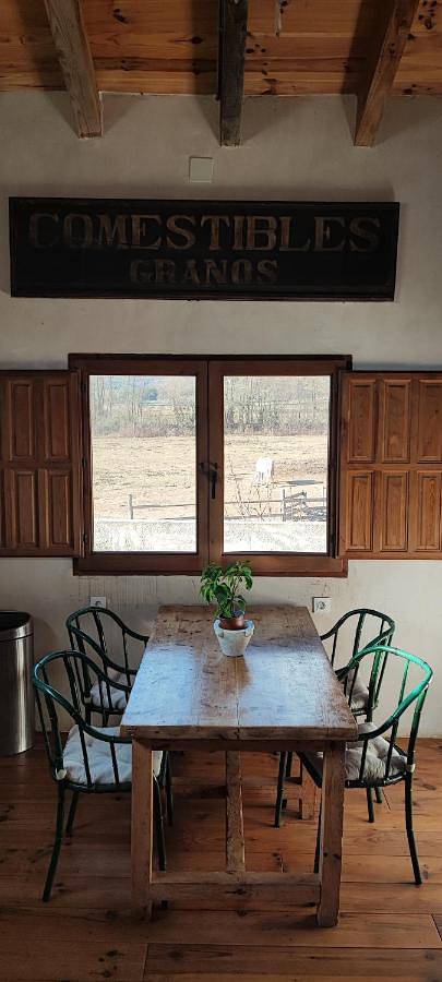 Gîte pour 6 personnes, avec vue et jardin, adapté aux familles à Olot - 4