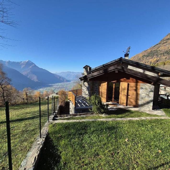 Location de vacances pour 6 personnes, avec vue et jardin à Mello