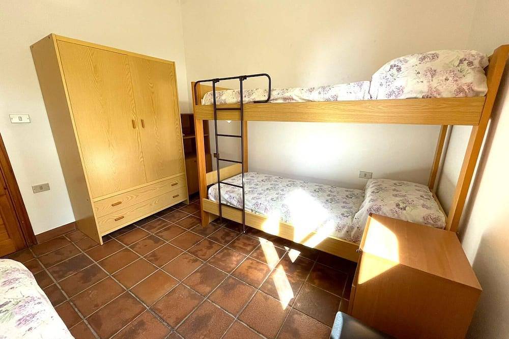 Appartement entier, Rent small villa with large garden equipped with all amenities. in Torre dei Corsari, Arbus (Commune)
