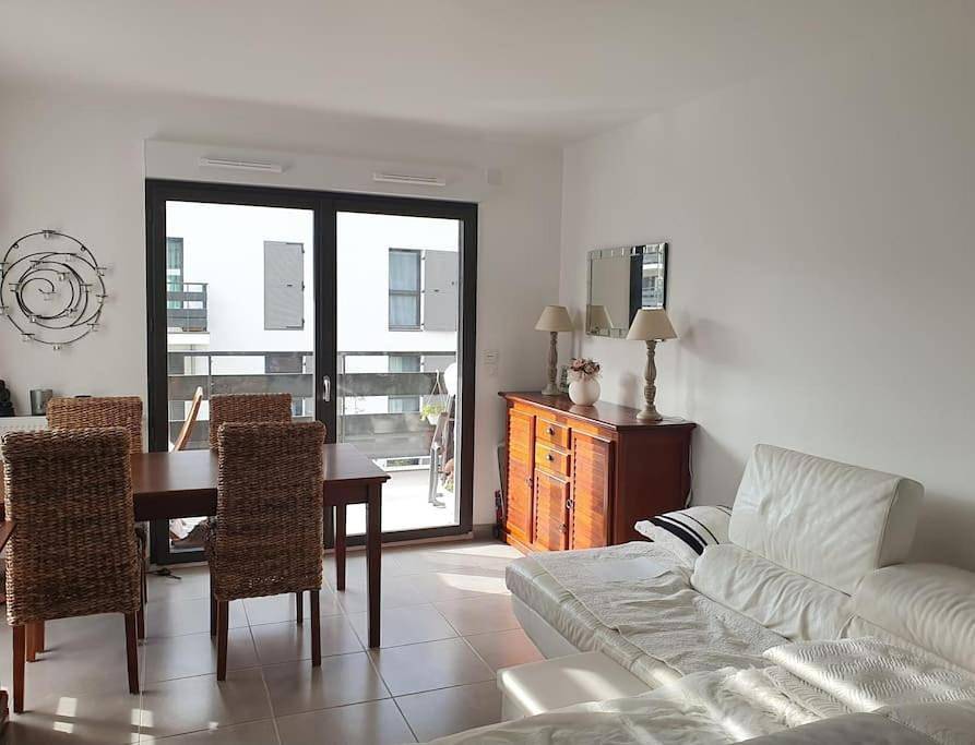 Appartement entier, Appartement Balcon standing Pontoise gare Rer C H J Paris Nord-ouest in Pontoise, Val-d'Oise