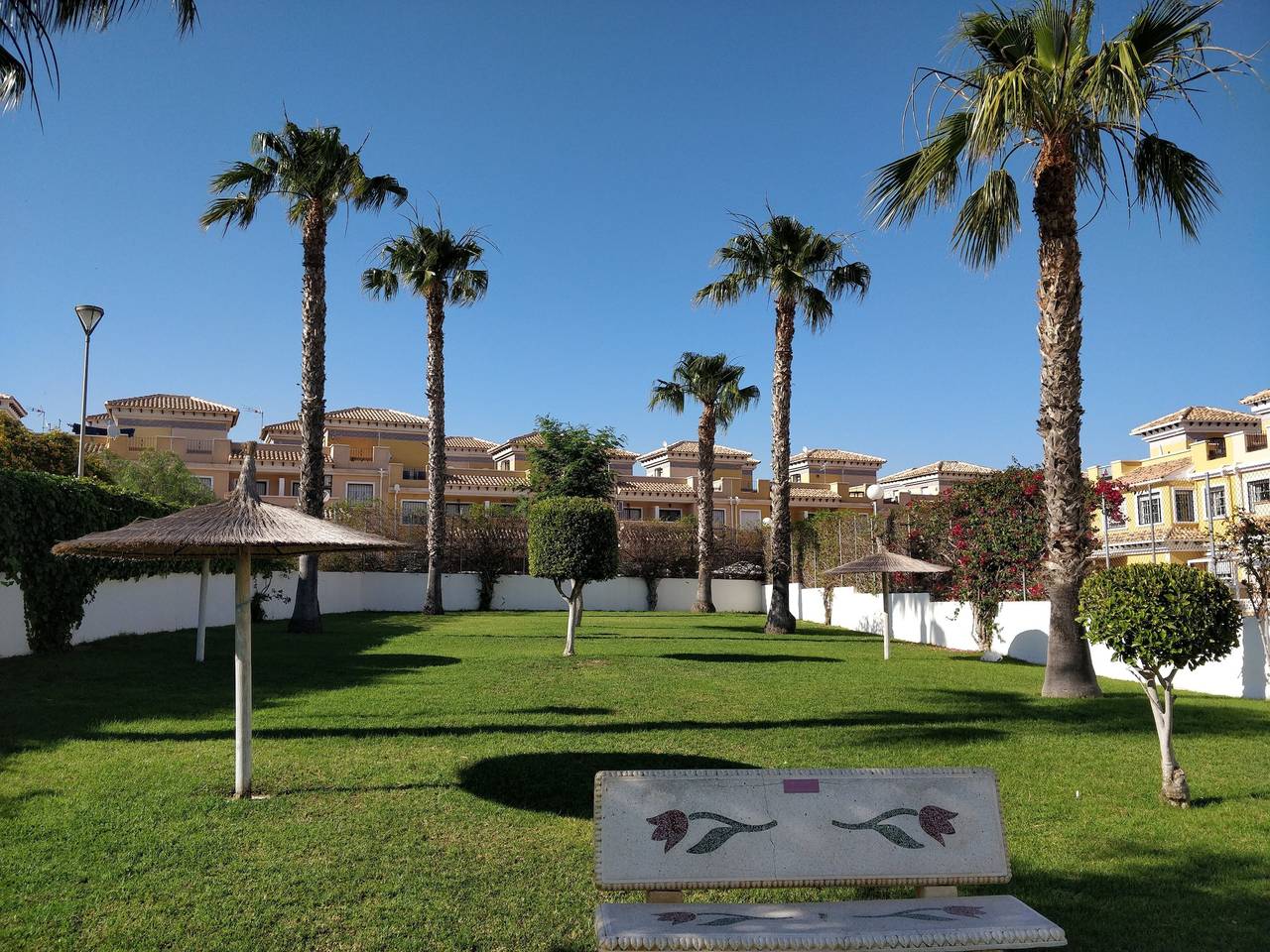 Vakantiehuis 'Mooie 3 Bed Villa in Torrevieja' met zeezicht, zwembad & Wi-Fi in Las Calas, Torrevieja