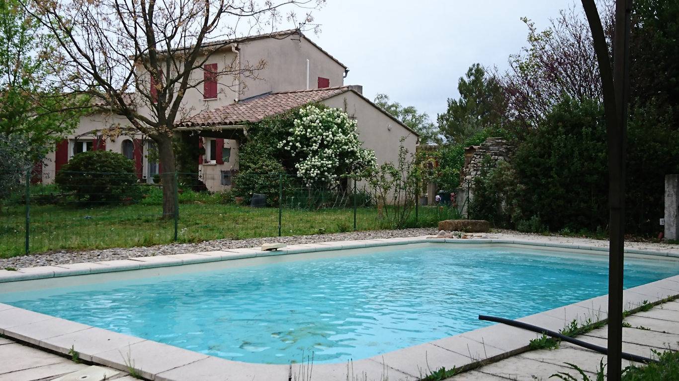 Chambres d'hôtes Les Seignerolles - Chambre Lilas in Pernes-les-Fontaines, Vaucluse