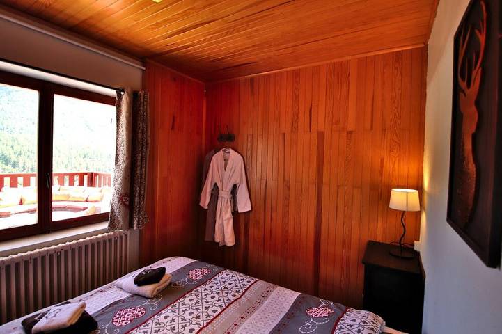 Chalet 16/18 Personnes Jacuzzi Sauna Salle De Cinema Vue Pistes Et Montagne in Montgenèvre, Région de Briançon