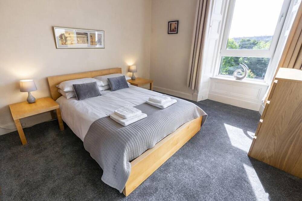 Geheel appartement, ☆ Bright, 2 Bedroom West End Apartment ☆ in Dundee, Angus