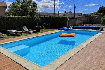 Gîte pour 6 personnes, avec jacuzzi et piscine à Riorges