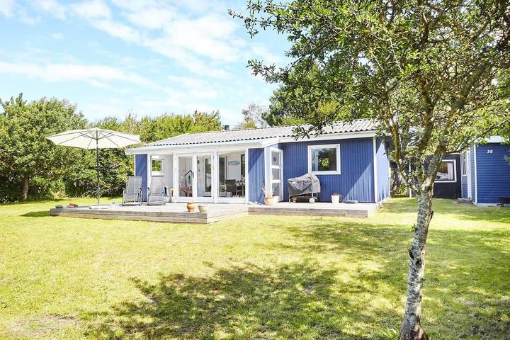 Ferieudlejning for 4 personer, med terrasse i Sjællands Odde