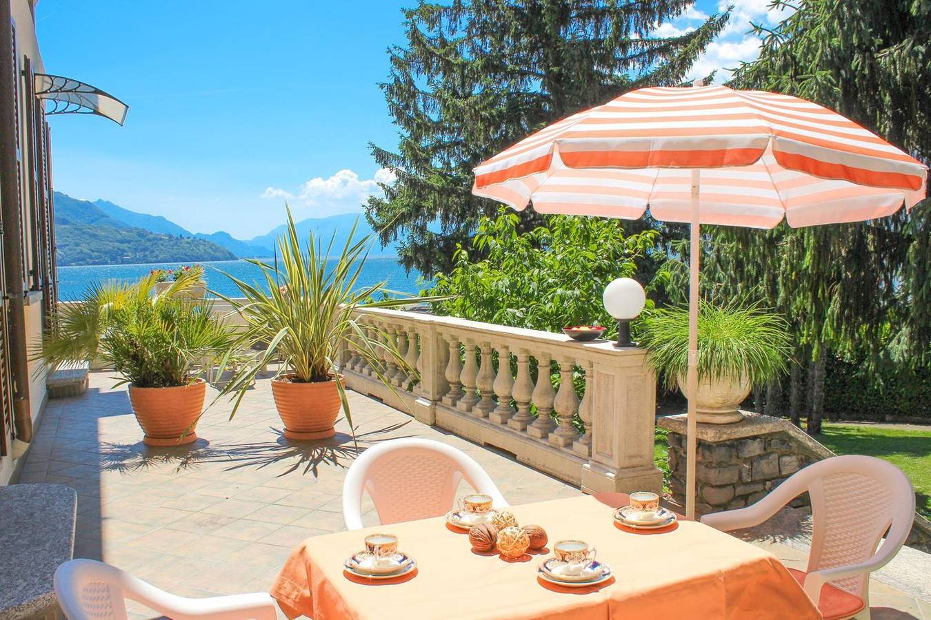 Geheel appartement, Vakantieappartement voor 4 personen met uitzicht in Domaso, Comomeer
